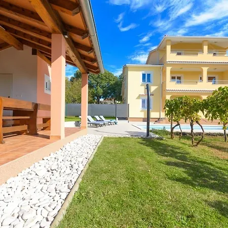 House By Istrialux *